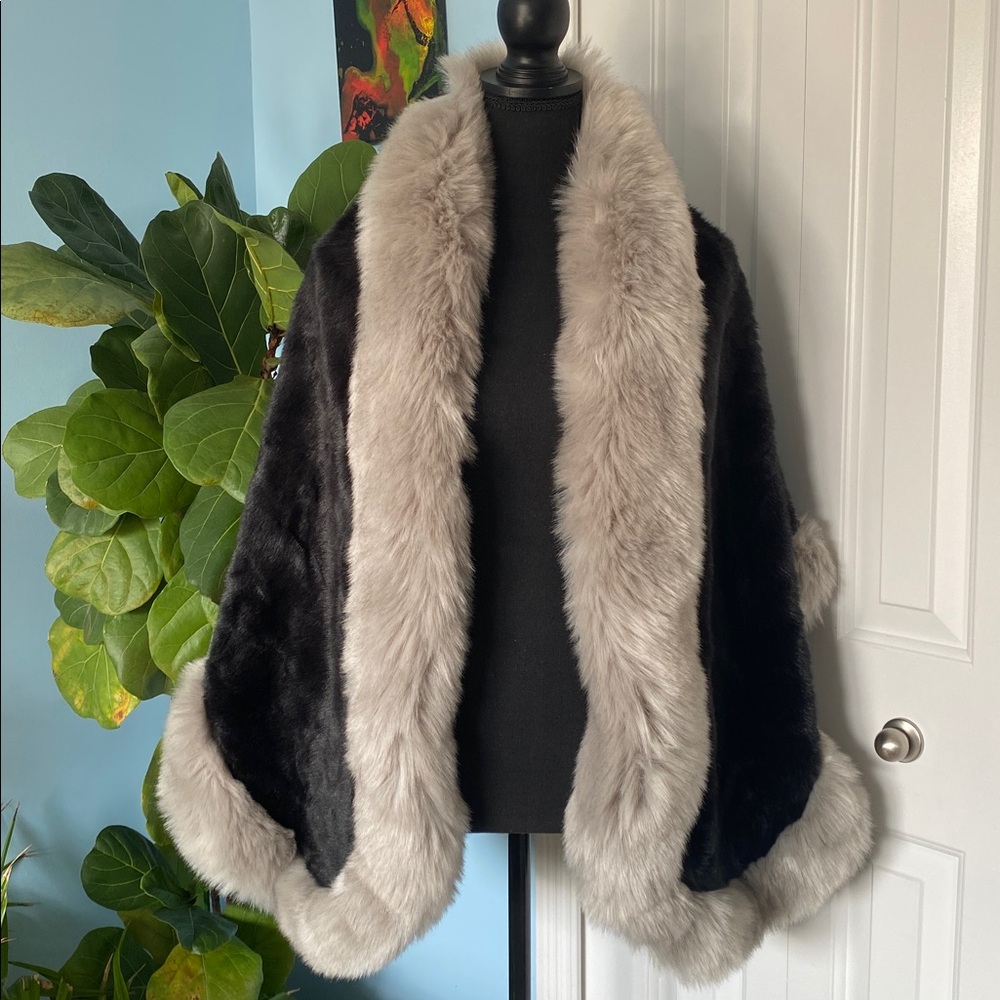 Beautiful Sheran One Size Fits All Black And Grey Faux Fur Shawl Cover Up Coat - Picture 1 of 7